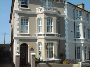 Gyves Guest House