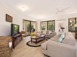 32 Beachside Way