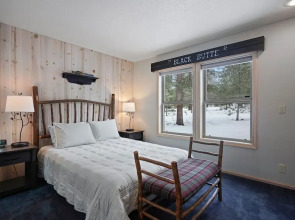 Beautifully Updated 6 Todd Home with Hot Tub and Easy Access to SHARC by RedAwning