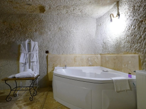 Elite Cave Suites