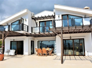 Villa Yellow