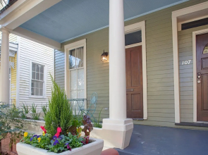 Huge 5 bedroom 5 bath Home in Savannah