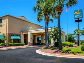 Quality Inn & Suites at Airport Blvd I-65