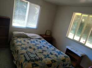 Lakeside Hostel & Guest House