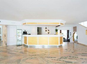 1107 Bright Modern Apartment with Spectacular Sea Views