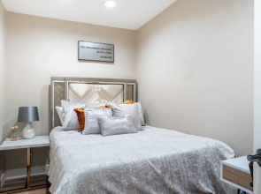 Lamar Suites by Avantstay 2 Homes w/ Shared Pool