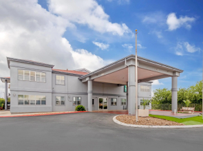 Quality Inn & Suites I-10 near Fiesta Texas