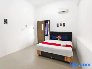TwoSpaces Living at Bypass Homestay, Mojokerto