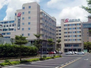 Jinjiang Inn Xiangzhou Inter-city Bus Station Hotel