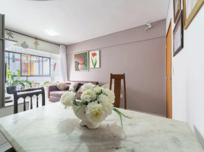 Apt 2 quartos com varanda próximo Praça Casa Forte o bairro mais agradável do Recife ARN901