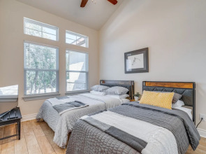 Idyllic Lago Vista Home < 1 Mi to Lake Travis!