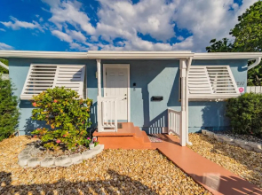 Beach Chairs, Good Kitchen, Strong Wifi on 14th Ave