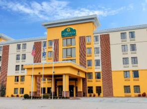 La Quinta Inn & Suites Elkview - Charleston NE