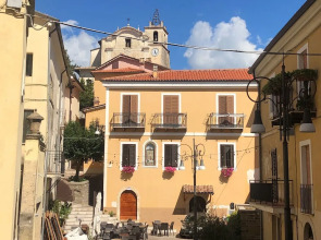 Stunning 3-bed House in Gallinaro, Aircon and Pool