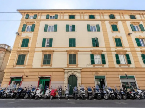 JOIVY Band House di Fronte al Terminal Traghetti