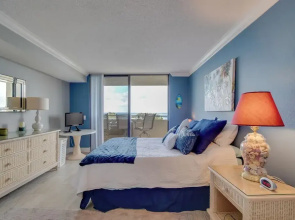 Remarkable Hudson Condo w/ Coastal Views!