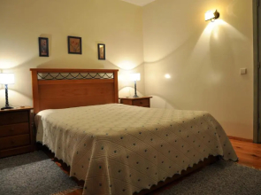 Casa do Meio da Vila