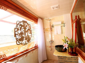 Lijiang Shiwai Taoyuan Inn