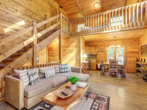 Blue Ridge Cabin w/ Hot Tub, Fire Pit, & Game Room