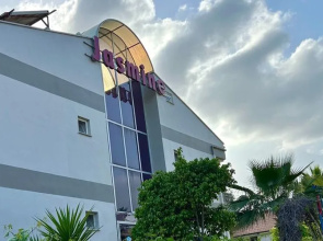 Jasmine Otel