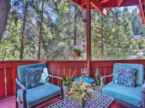 1 Mi to Lake Gregory: Boho Crestline Cabin