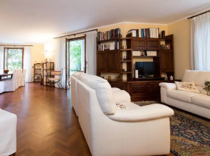 Lake Maggiore Villa With Beach Access, Near Village Centre, Wifi, BBQ