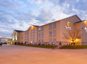 Comfort Inn & Suites near Route 66