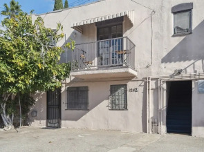 Hollywood Gem 1 Bedroom Apts by RedAwning