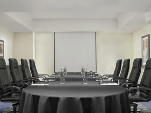 Отель The Dilly