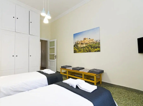 Hippy Decorated 2 Bedrooms Apartment