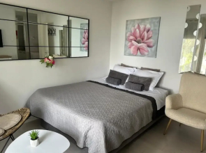 Beach House - 2m From Beach