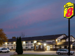 Super 8 by Wyndham Waverly