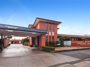 Sovereign Park Motor Inn