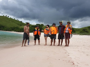 Flores One Love Homestay & Tours