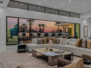 Sleeps 25 2 Luxury Villas w/ Pool + Spa, Putting Green Bravo by Avantstay