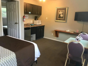 Fuller Lake Motel