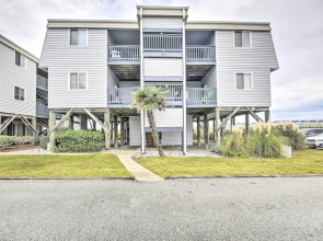 Cozy Ocean Isle Beach Condo, Steps to the Beach!