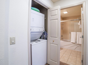 Updated W/ Pool & Hot Tub - Walk To Lift! 2 Bedroom Condo