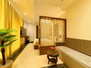 Avalon Palms Agra