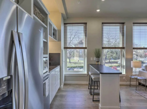 Stylish San Marcos Apt in the Heart of Dwtn!