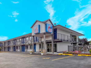 Motel 6 Oshkosh, WI