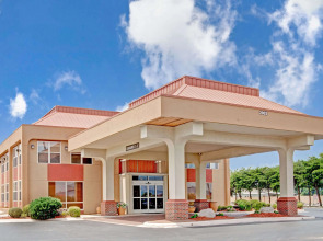 Ramada by Wyndham West Memphis
