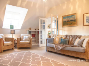 Sky View - Lovely 1bed Suite close to Beach and with Parking