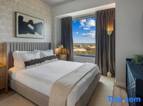 Stylish 1BR in Assembly Square | Pool, Gym & Views