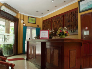 RedDoorz Pucang Anom