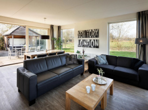 Luxury villa with whirlpool and jacuzzi, 8 km from Hoogeveen