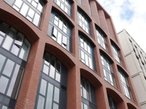 Joyful - 2 Ensuite Flat in M15