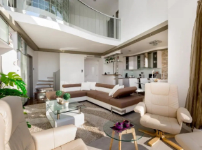 Panorama Dream Home w 3BDR, A/C, Garage & Jacuzzi