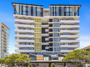 RISE 3 Bedroom Deluxe Ocean Side Apt