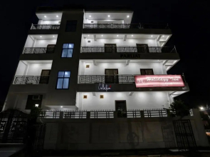 Oyo Townhouse 1082 Holidayy Inn